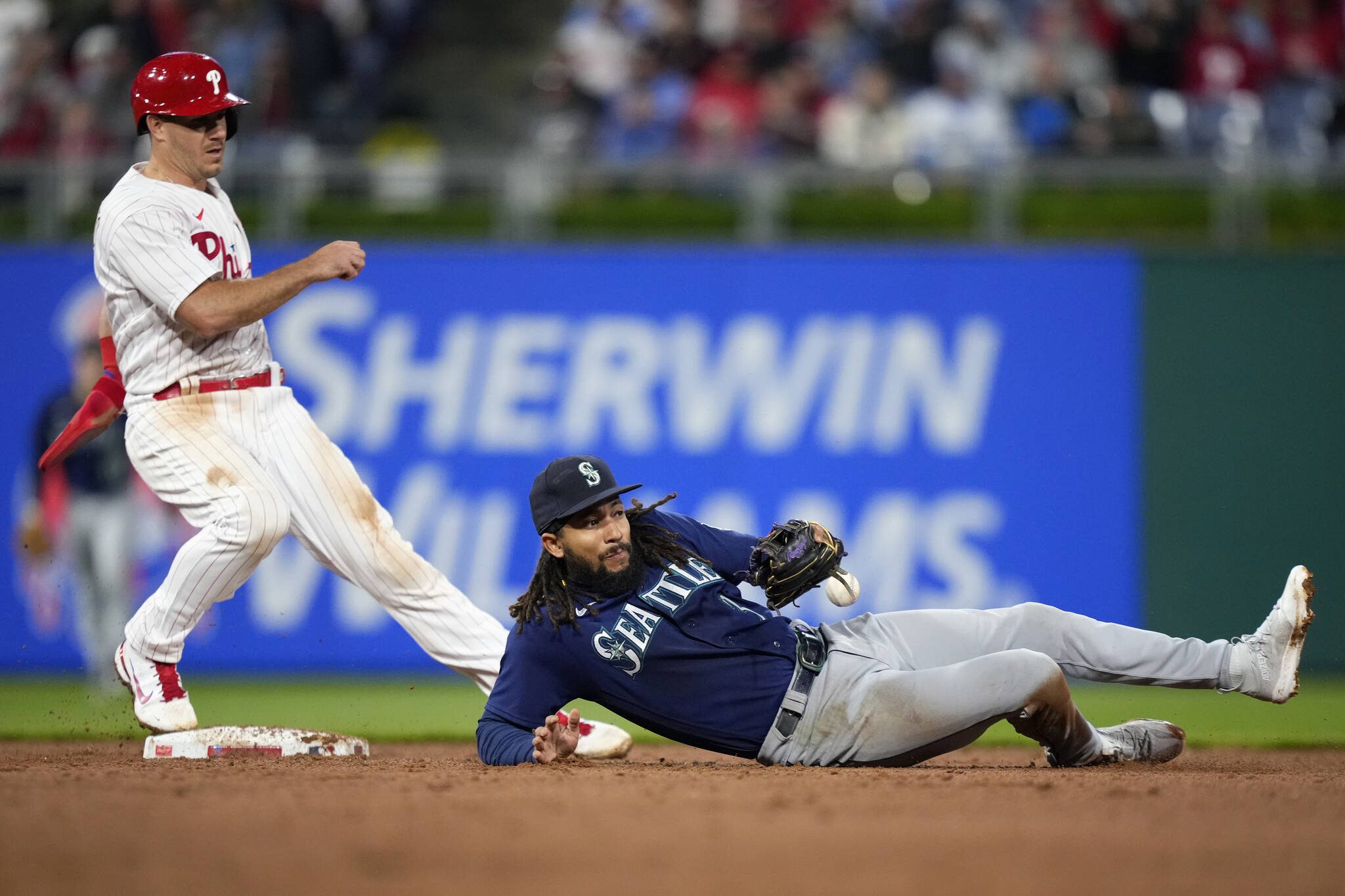 Home Run Chaos or Pitching Duel? Phillies’ Bullpen Redemption Arc Meets Mariners’ Road Power