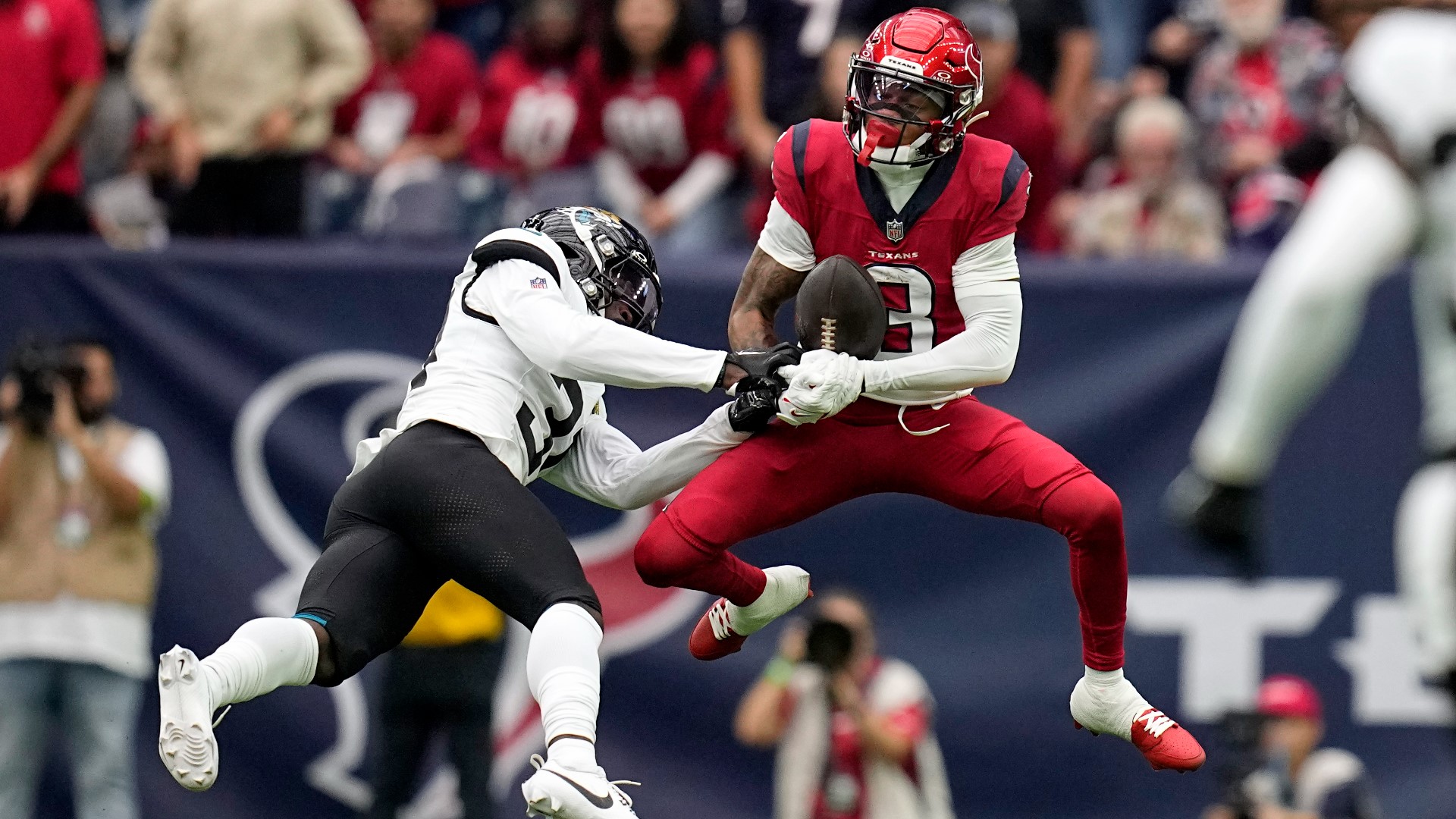 Texans’ Dream Season Is Slipping — Jaguars’ Ready to Snatch the Crown