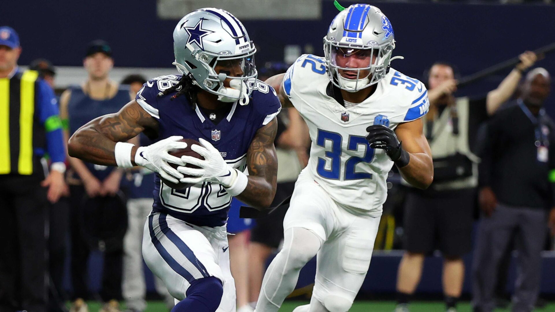 Ford Field Mayhem: Can the Cowboys Survive Lions’ Noise and Hunt?