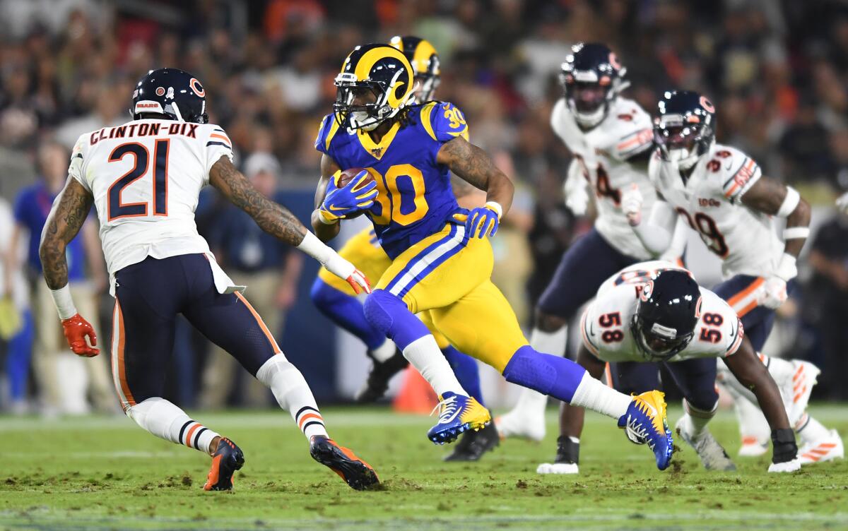 Collision Course in Chicago: Rams’ #1 Offense Meets the Bears’ Cardiac Defense
